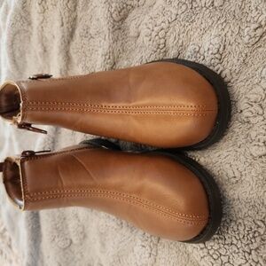 Brown kide boots